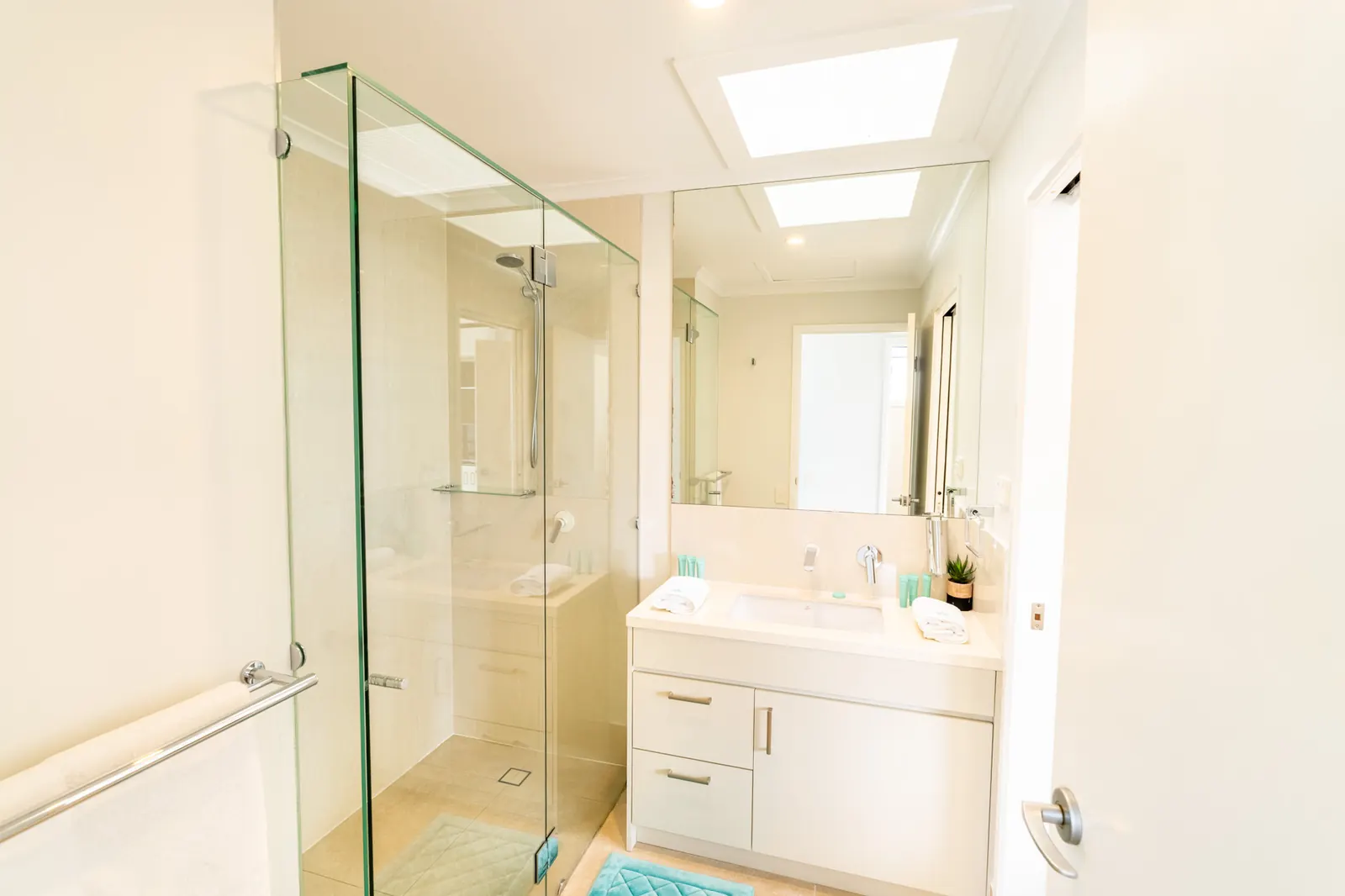 The bathroom inside a Prestige Headland Ocean 3 Bedroom villa at Pandanus Palms Resort